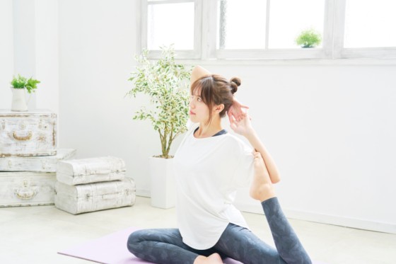 ロング丈Tシャツがおすすめ！体型カバーに効果的なヨガウェアとは