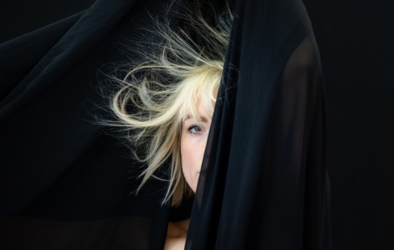 静電気はどう逃がす？まとわりつく衣類を防ぐ簡単テクニック