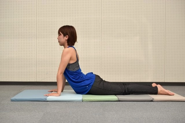 コブラのポーズ